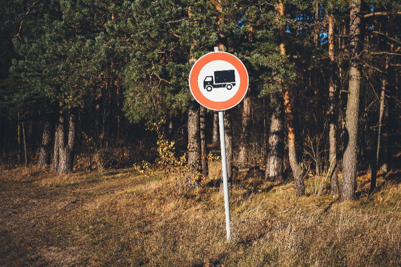 Panneau interdit aux camions