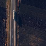 Le transport routier de marchandises offre plus de flexibilité et de fiabilité que d’autres modes de transport.